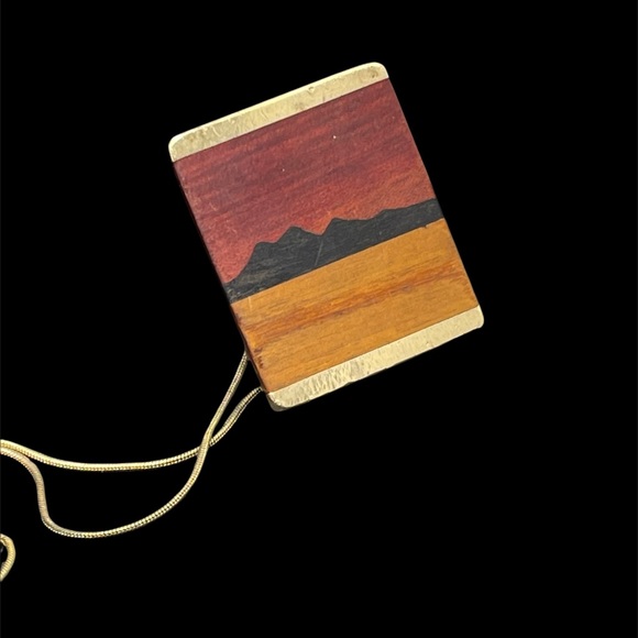 Vintage wood inlay mountain scenery pendant necklace - Picture 5 of 6